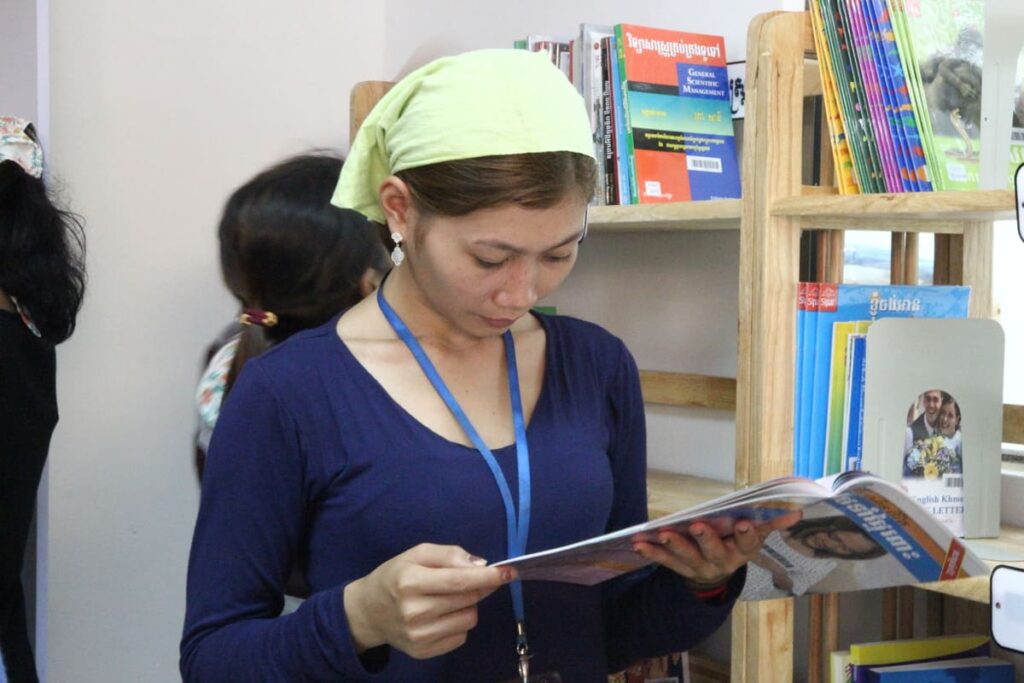 Journal La Croix reportage bibliothèques en usines